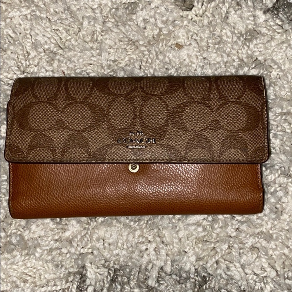Couch wallet